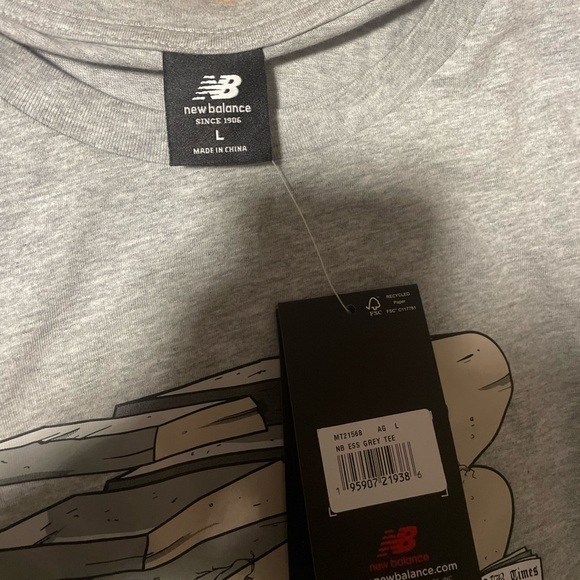 NWT New Balance Grey Tee Shirt Size Large - Picture 5 of 10